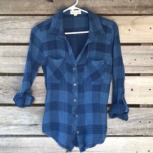 Roll up sleeve, flannel, button up top